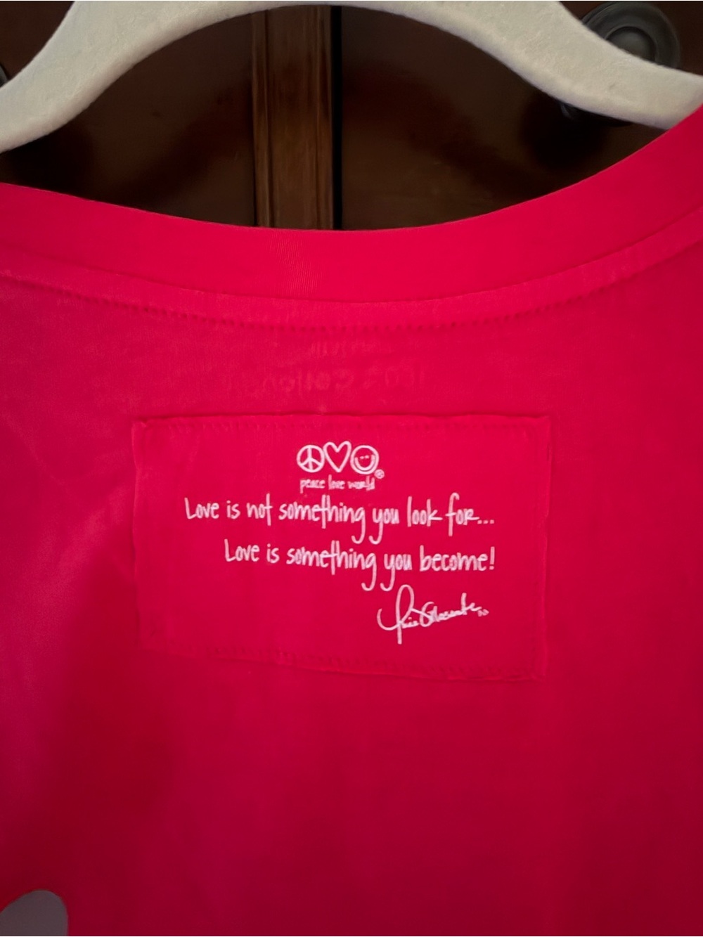 Peace Love World red HAPPY smiley face fitted V neck t-shirt NWOT S - Picture 5 of 9